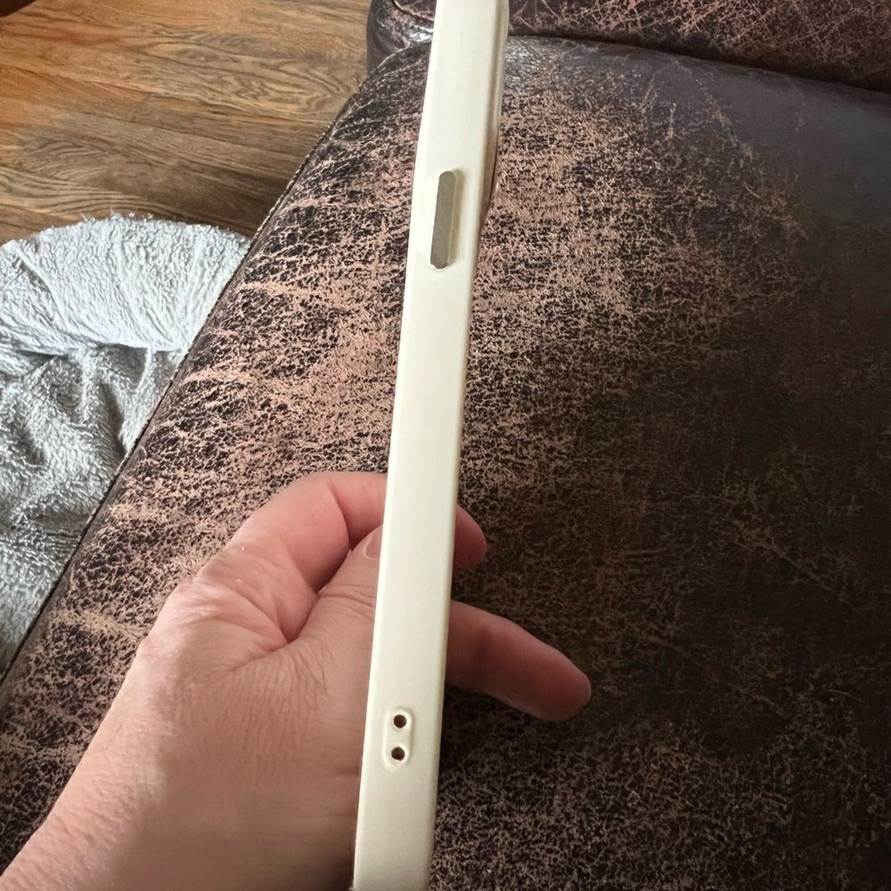 iPhone Hello Kitty Silicone Case - Picture 6 of 6